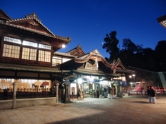 朝の道後温泉
