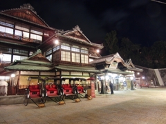 道後温泉本館前