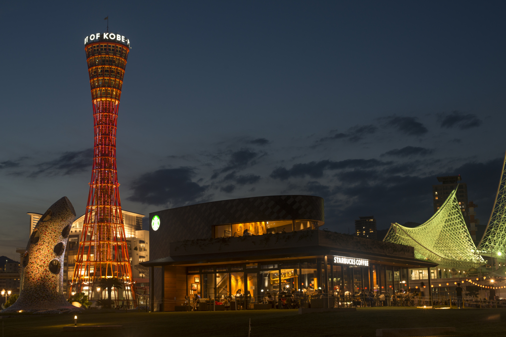 ポートタワーとスターバックス
