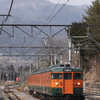 115系と春霞の山