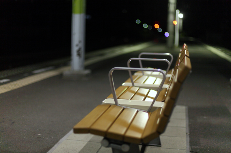 夜のホーム