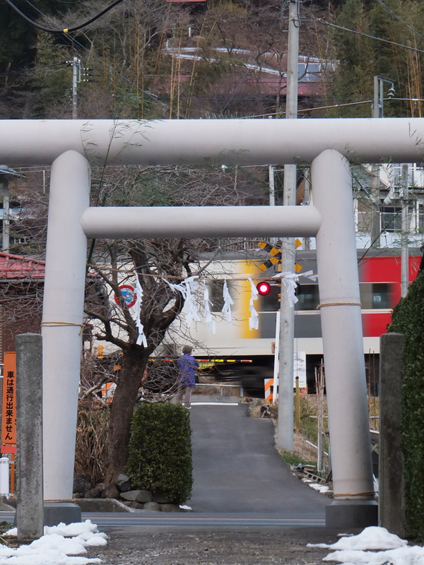 鳥居と踏切