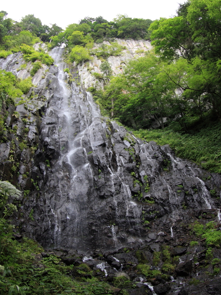 青垂滝・雄滝（丹生川町五色ヶ原）