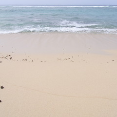 砂浜と海と空