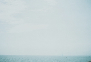海と空と