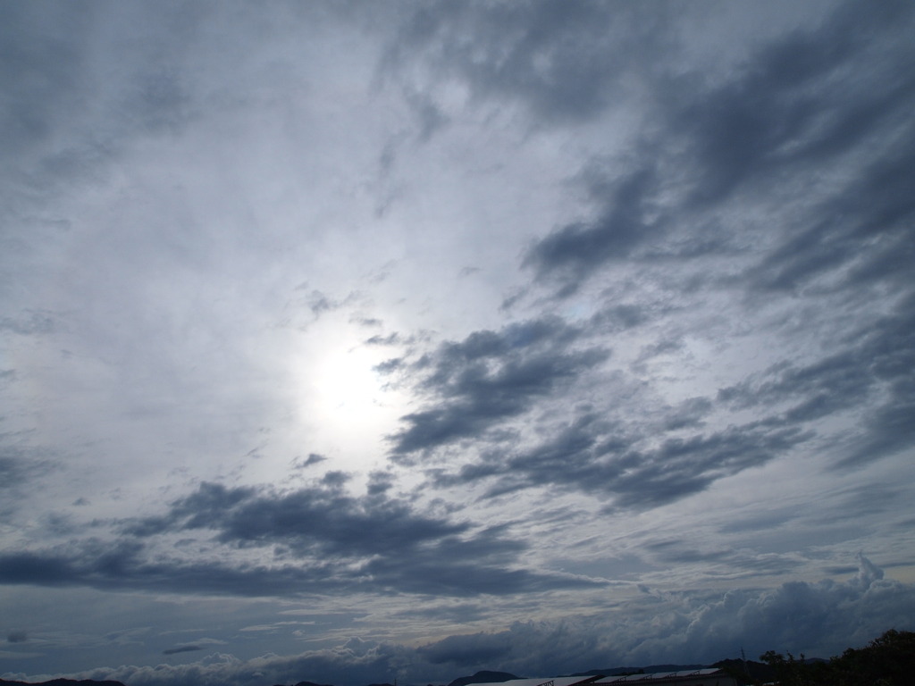 梅雨空