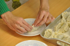 餃子を作る