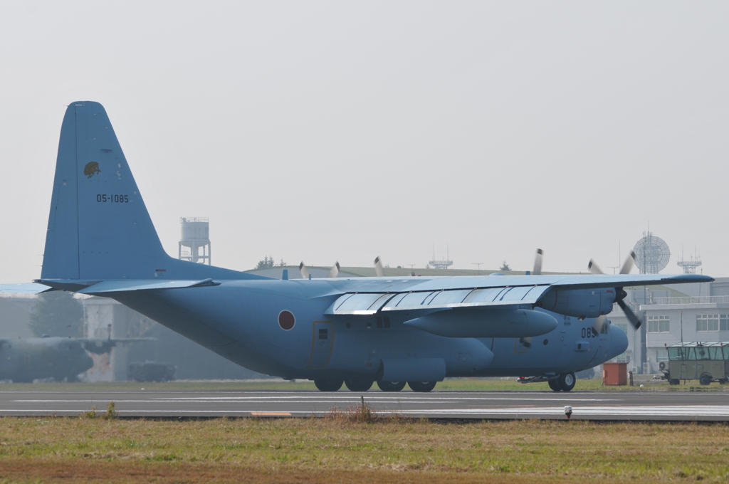 C-130H輸送機のタキシング