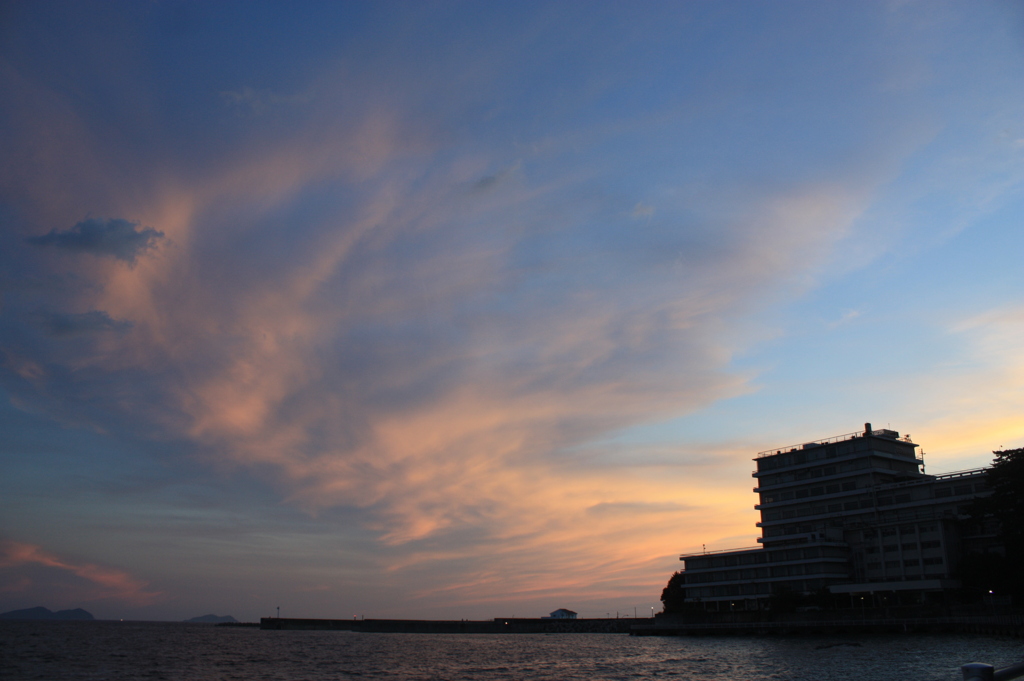 染　ま　り　ゆ　く　・　・　・