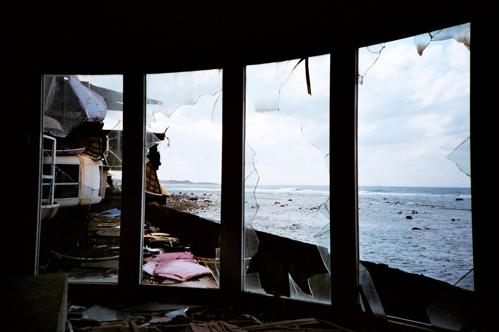 UFO屋敷から海　-LOMO  LC-A-