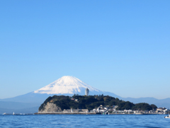 江ノ島と富士山