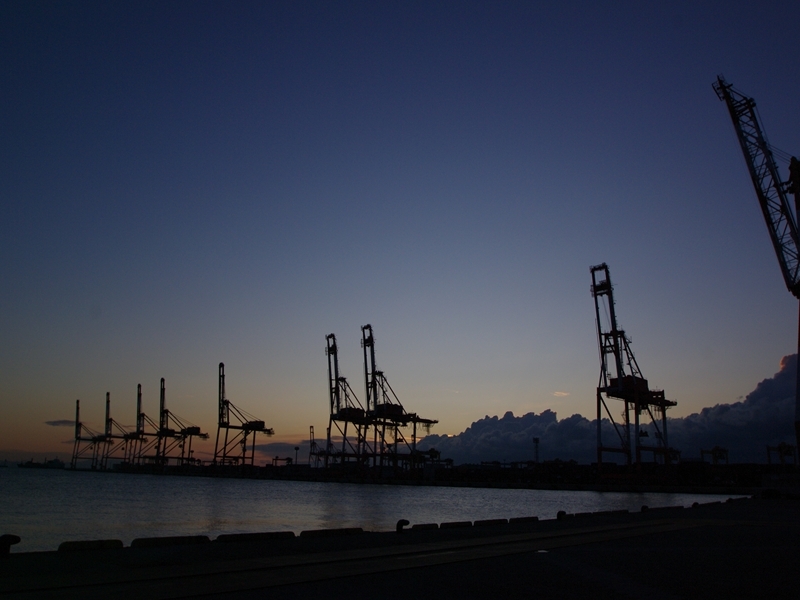 みなと神戸の曙