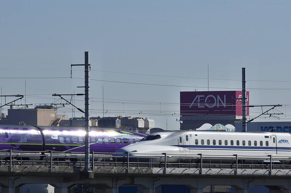 エヴァデザイン新幹線２２（Ｎ７００系と）