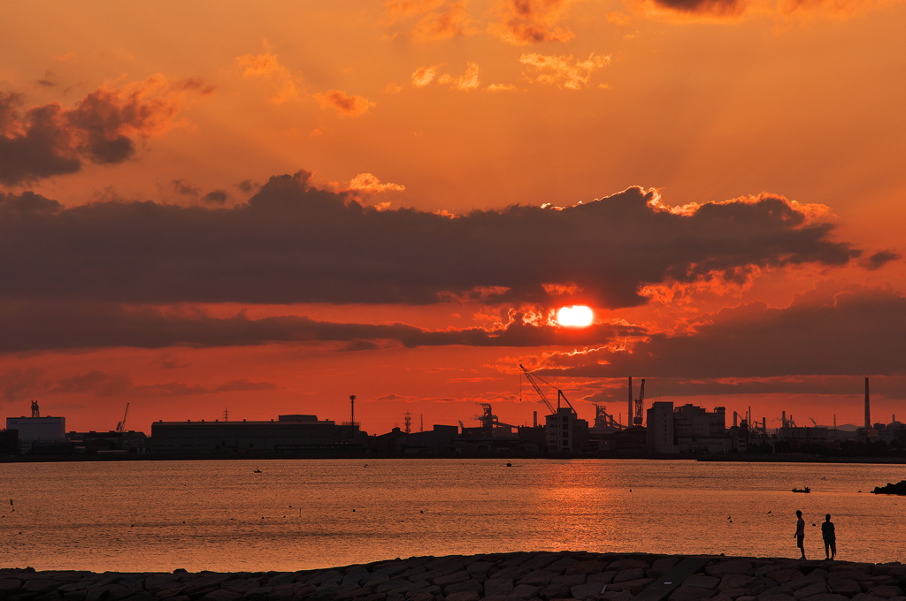 播磨灘の人工島に沈む夕日２