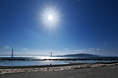 大蔵海岸から望む明石海峡大橋１