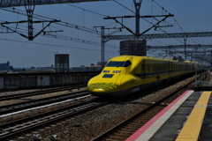 西明石駅を行くドクターイエロー１
