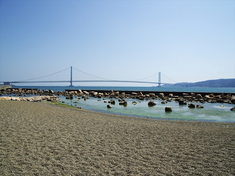 大蔵海岸から望む明石海峡大橋