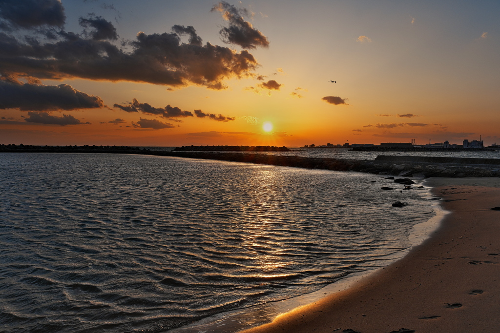 初春の播磨灘の夕日２