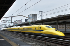 ドクターイエローとの遭遇５０（西明石駅ホーム）