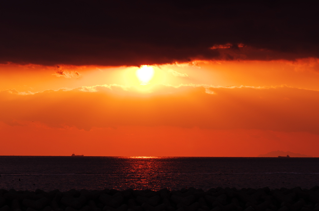 魚住沖の夕日