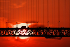 明石海峡大橋に陽が沈む１