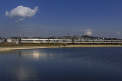 昼下がりの線路沿い溜池にて１