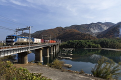 吉井川（よしいがわ）鉄橋を渡るＥＦ２１０桃太郎