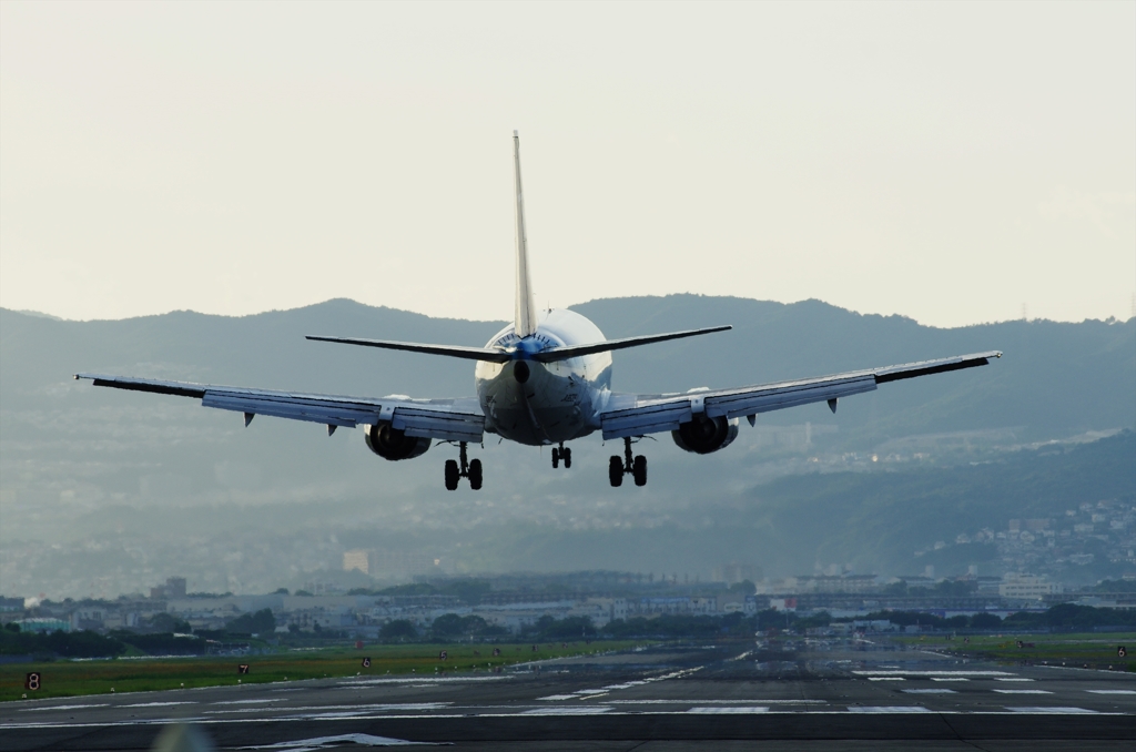 ジェット旅客機の着陸１