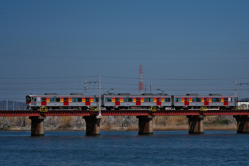 加古川を渡る山陽電車（６０００系）