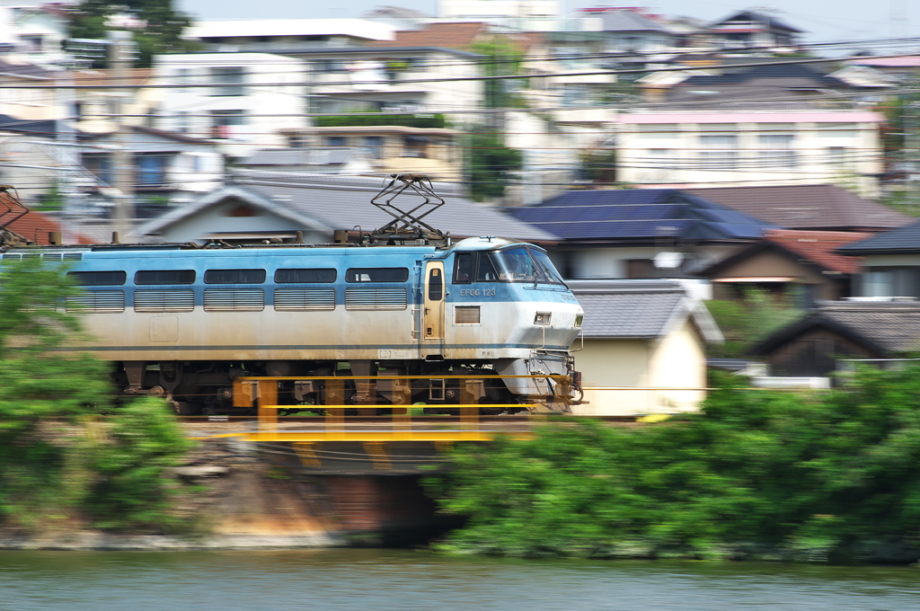 貨物列車（ＥＦ６６－１２３）の流し撮り