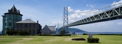 春の明石海峡大橋