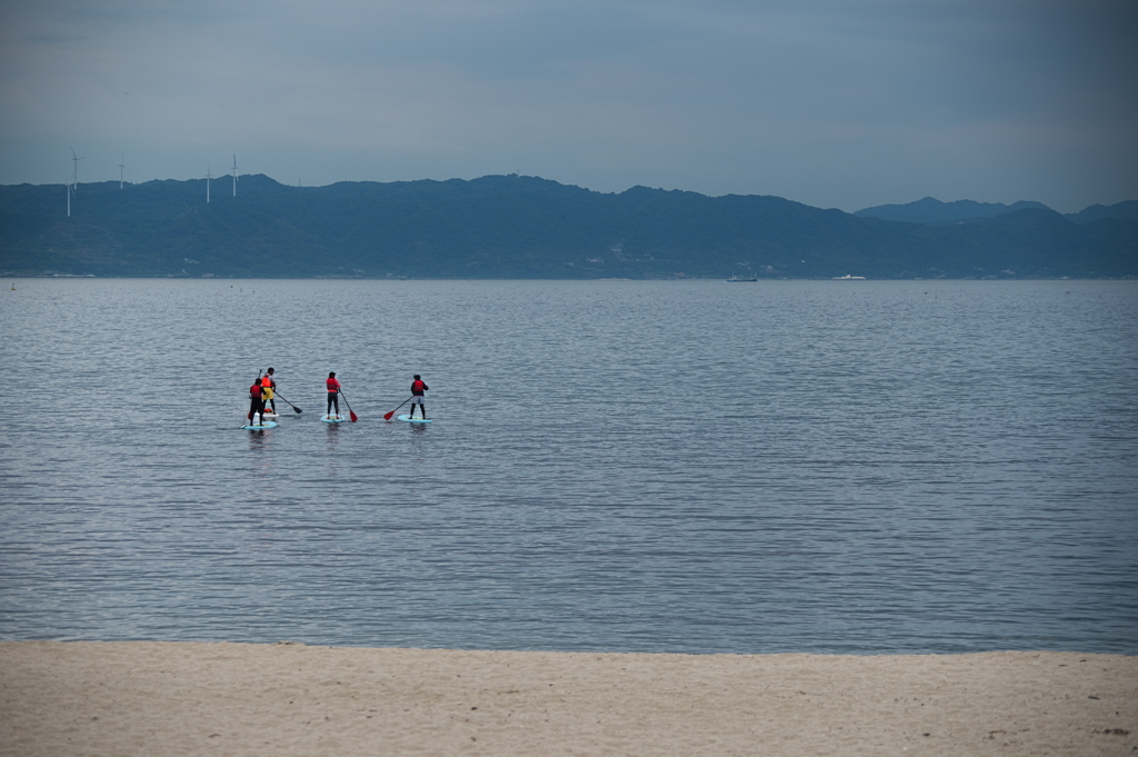 播磨灘に遊ぶ若者たち２