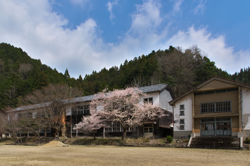 廃校丹生（にう）小学校