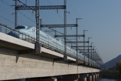 吉井川（よしいがわ）を行く新幹線さくら