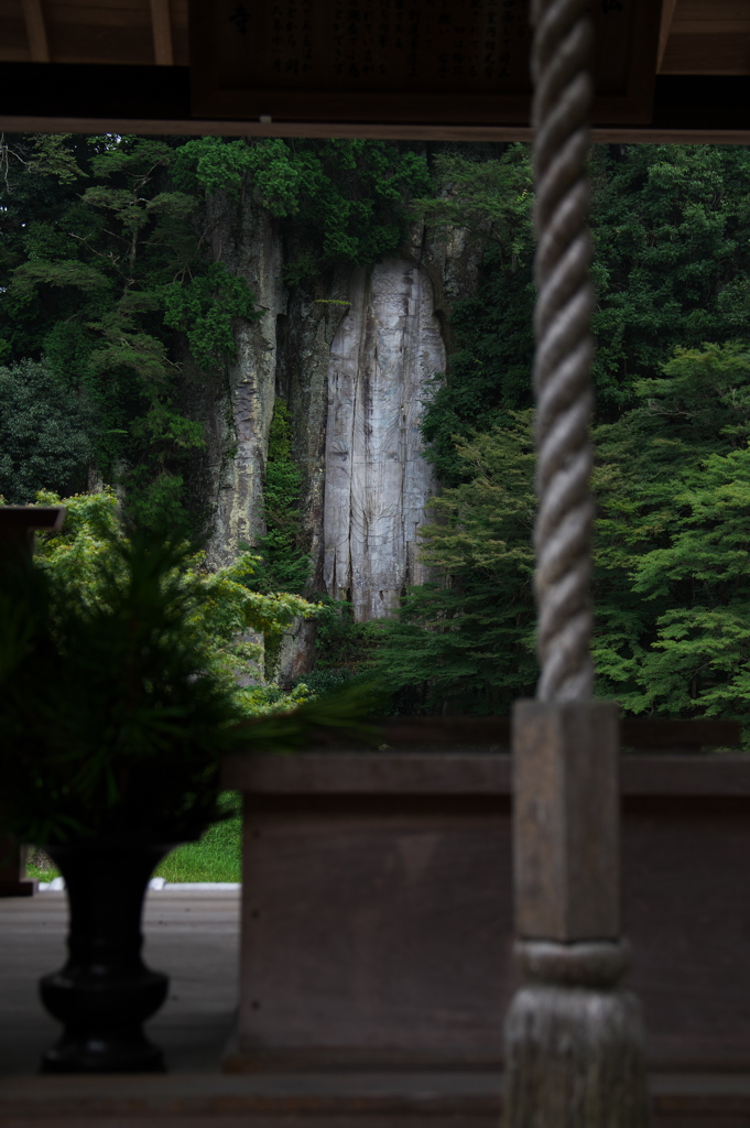 奈良大野寺の磨崖仏（まがいぶつ）