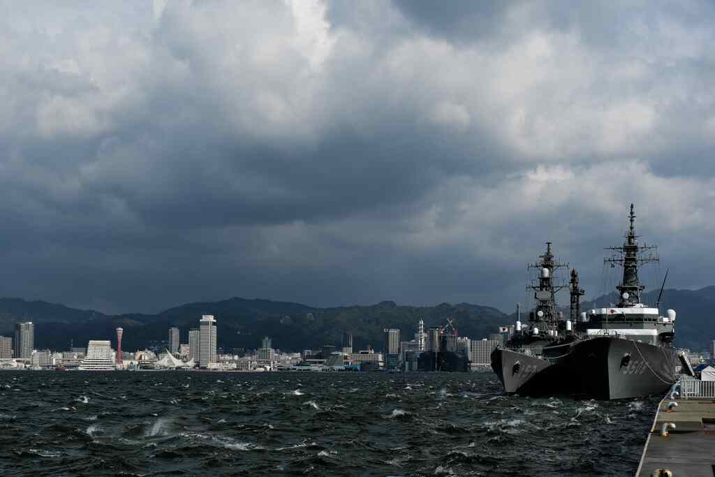 練習艦｢かしま｣と護衛艦｢さわぎり｣１