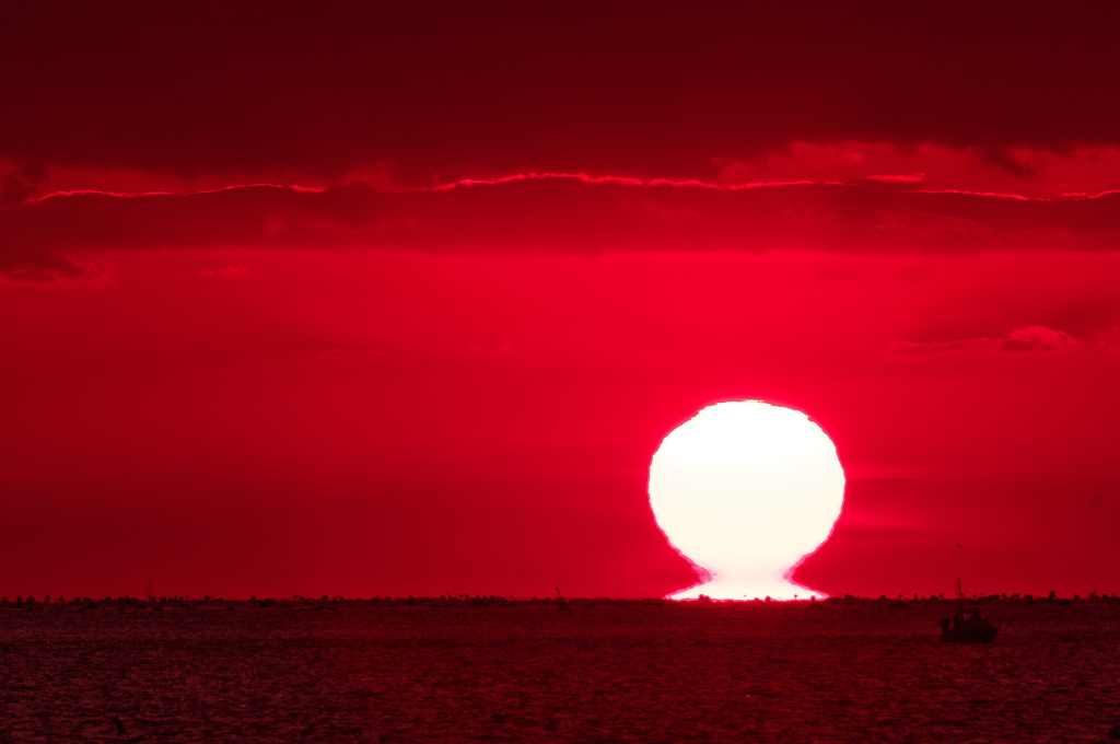 年の瀬の播磨灘に沈む夕日３（だるま夕日）