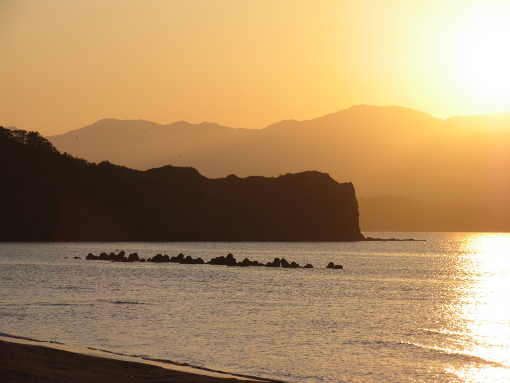 蘭島に落ちる夕陽