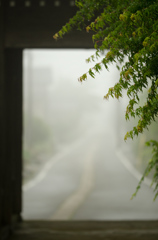 雨天山門