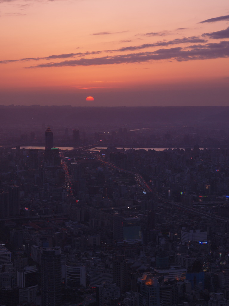 台北市街の夕暮れ