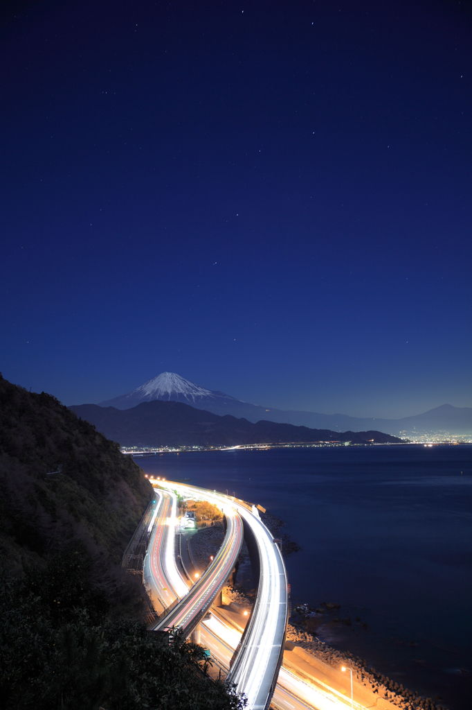 峠の満月