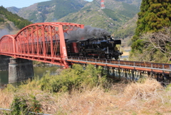 鉄橋を走る