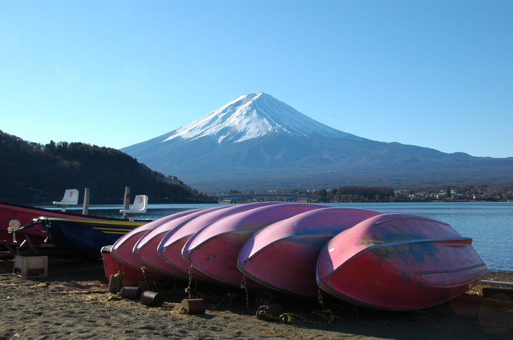 湖はオフシーズンでも富士山は万年シーズン