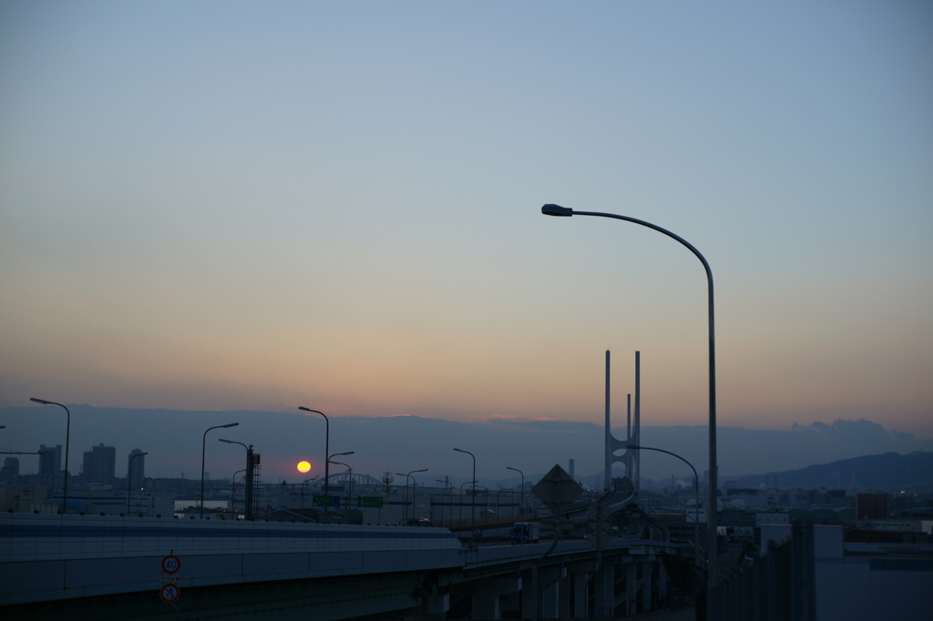 橋と夕日と阪神高速湾岸線