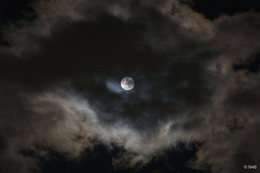 月と雲