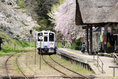 春の温泉駅