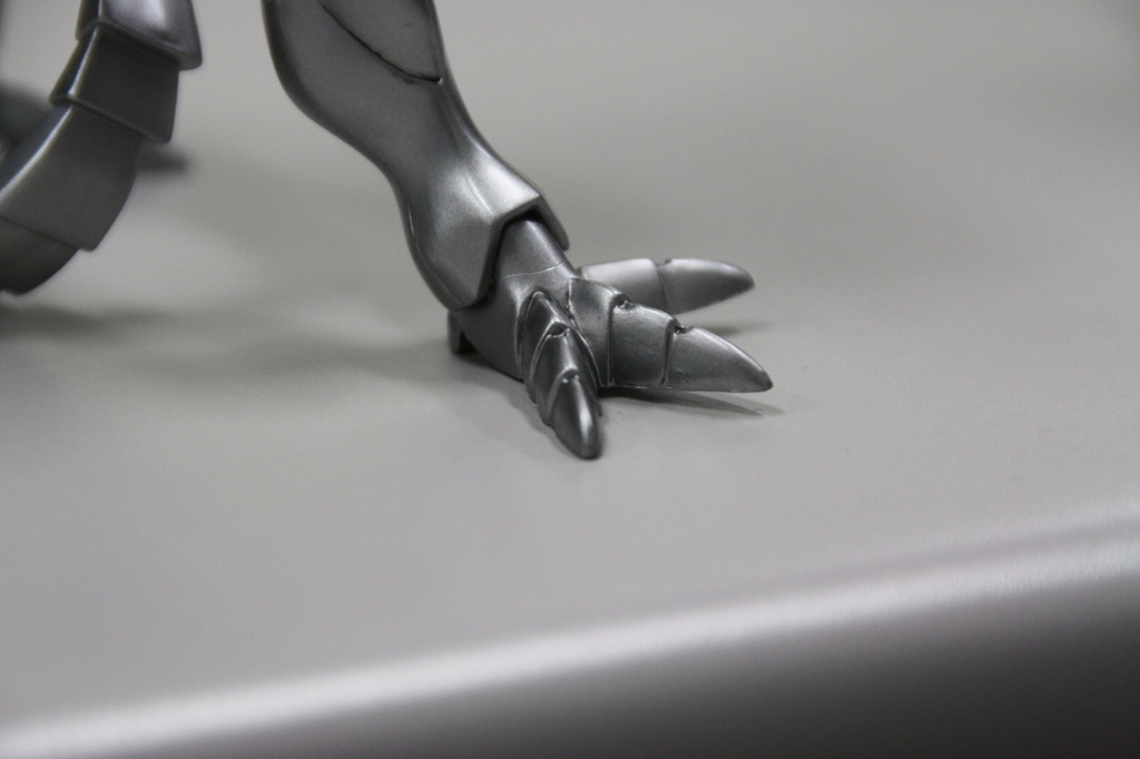 この足は…