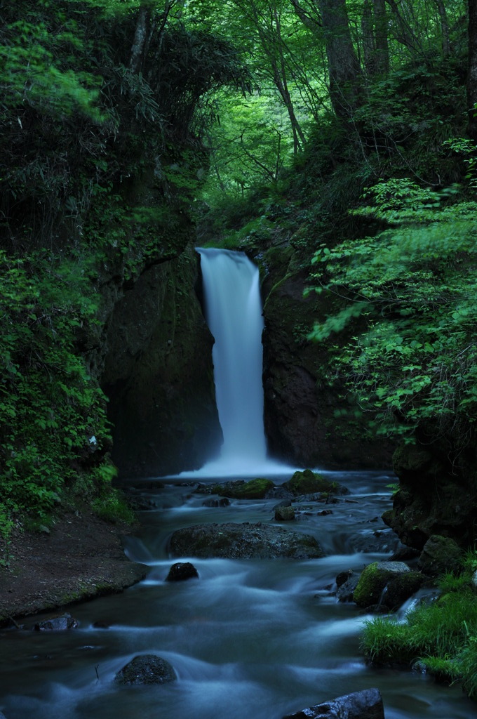 竜返しの滝