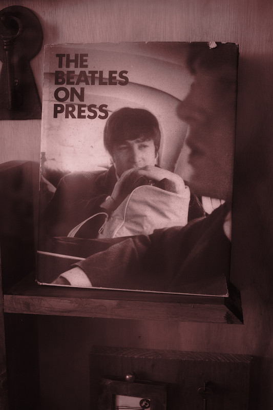 JOHN LENNON
