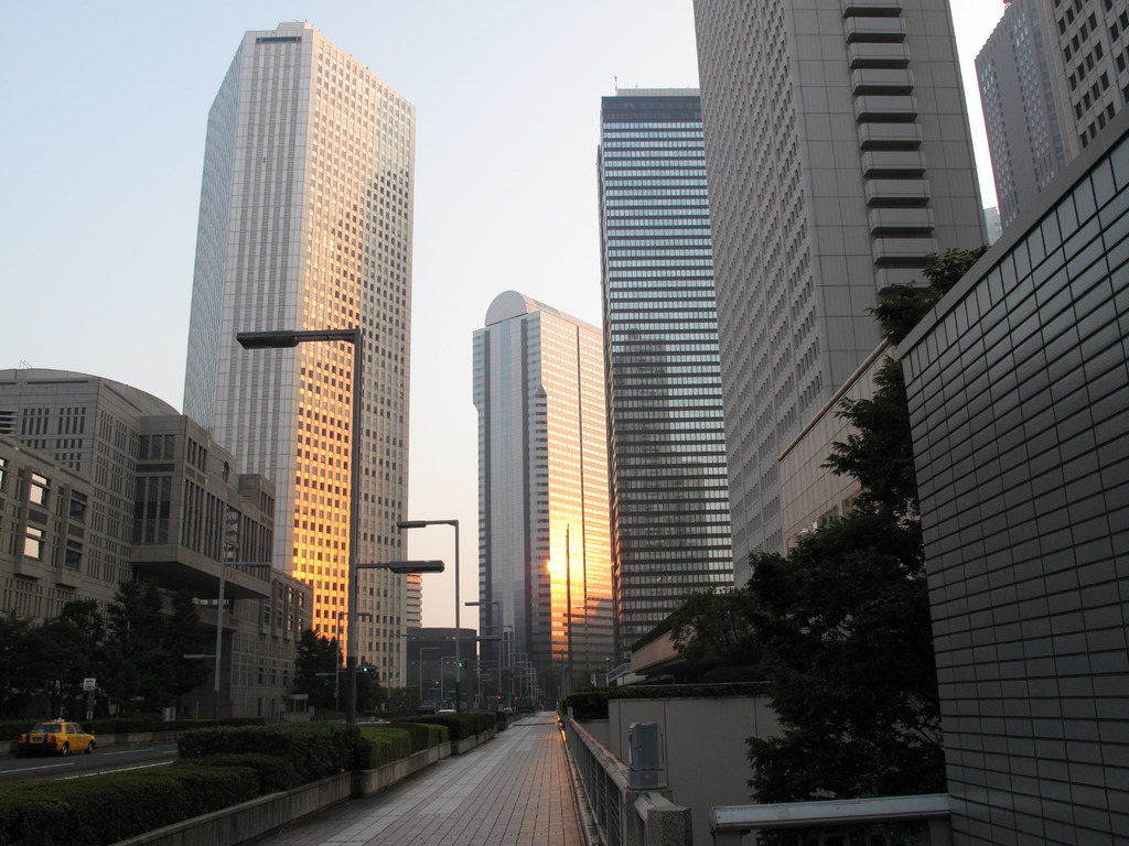 都会に朝が来た。